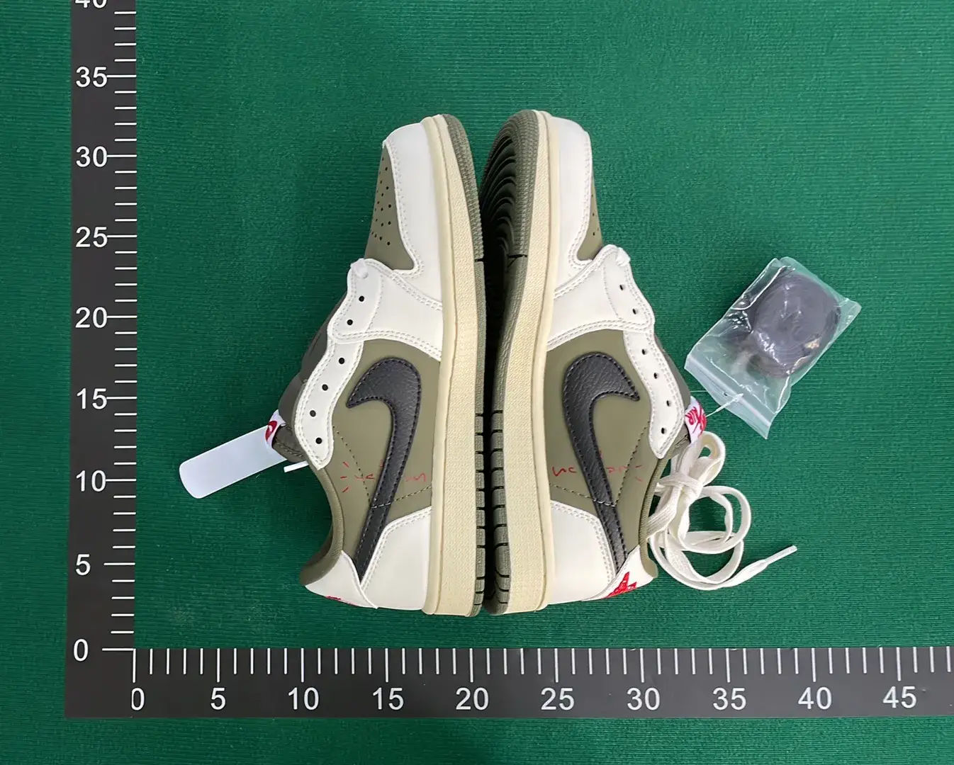** Ba**h Jor**n x Tr***s S**ott 1 Hi*h O* *P  in the Best OopBuy Spreadsheet QC photos