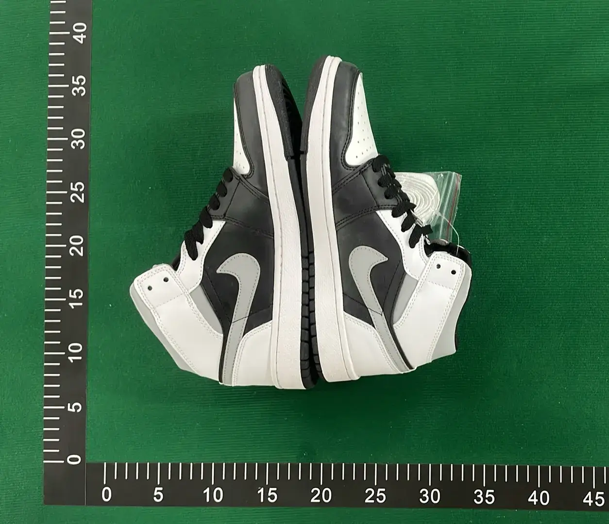 B0D 1.0中帮复古篮球鞋-L  in the Best OopBuy Spreadsheet QC photos
