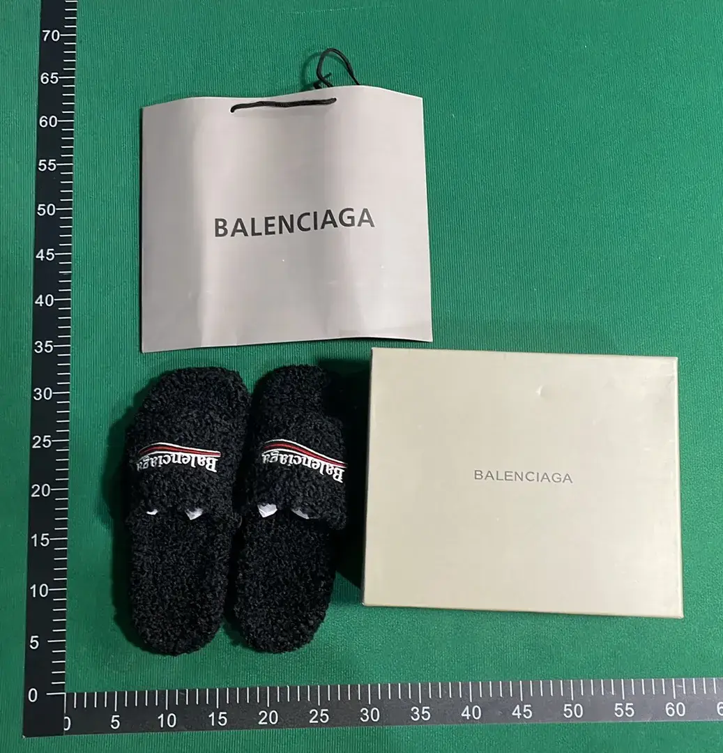 Balenciaga Furry (5+)  in the Best OopBuy Spreadsheet QC photos