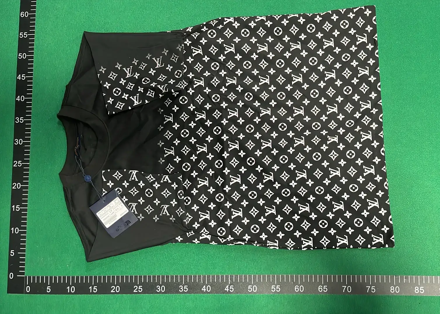 1:1 Batch L Monogram Letter Short Sleeve Classic Round Neck Loose T-Shirt for Couples, Men and Women  in the Best OopBuy Spreadsheet QC photos