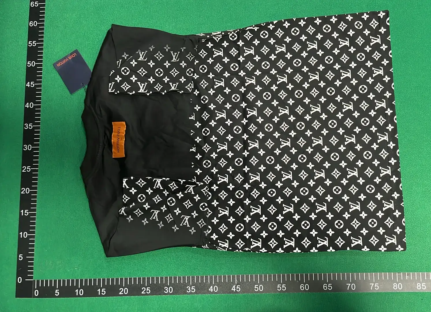 1:1 Batch L Monogram Letter Short Sleeve Classic Round Neck Loose T-Shirt for Couples, Men and Women  in the Best OopBuy Spreadsheet QC photos
