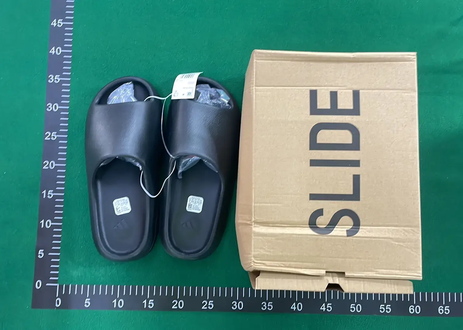 Adidas Originals Yeezy Slide (10+)  in the Best OopBuy Spreadsheet QC photos