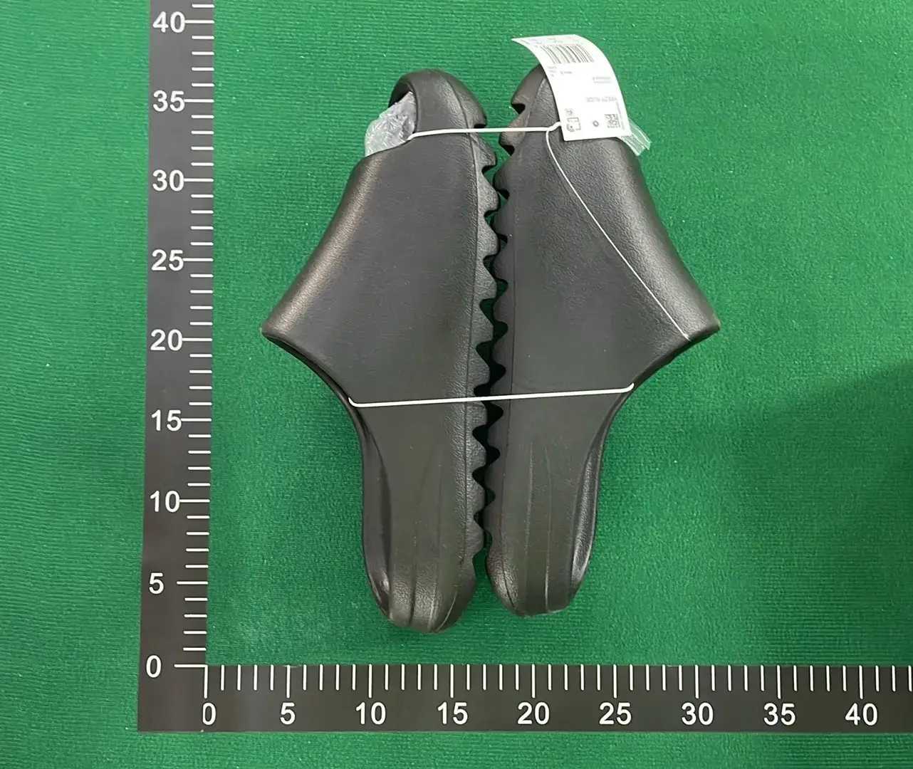 Adidas Originals Yeezy Slide (10+)  in the Best OopBuy Spreadsheet QC photos