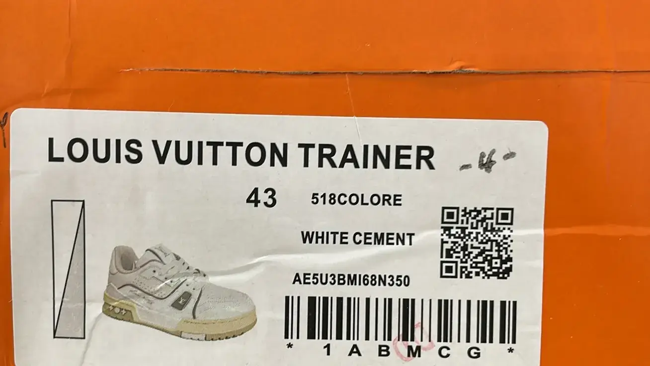 Louis Vuitton Trainer （5+）  in the Best OopBuy Spreadsheet QC photos