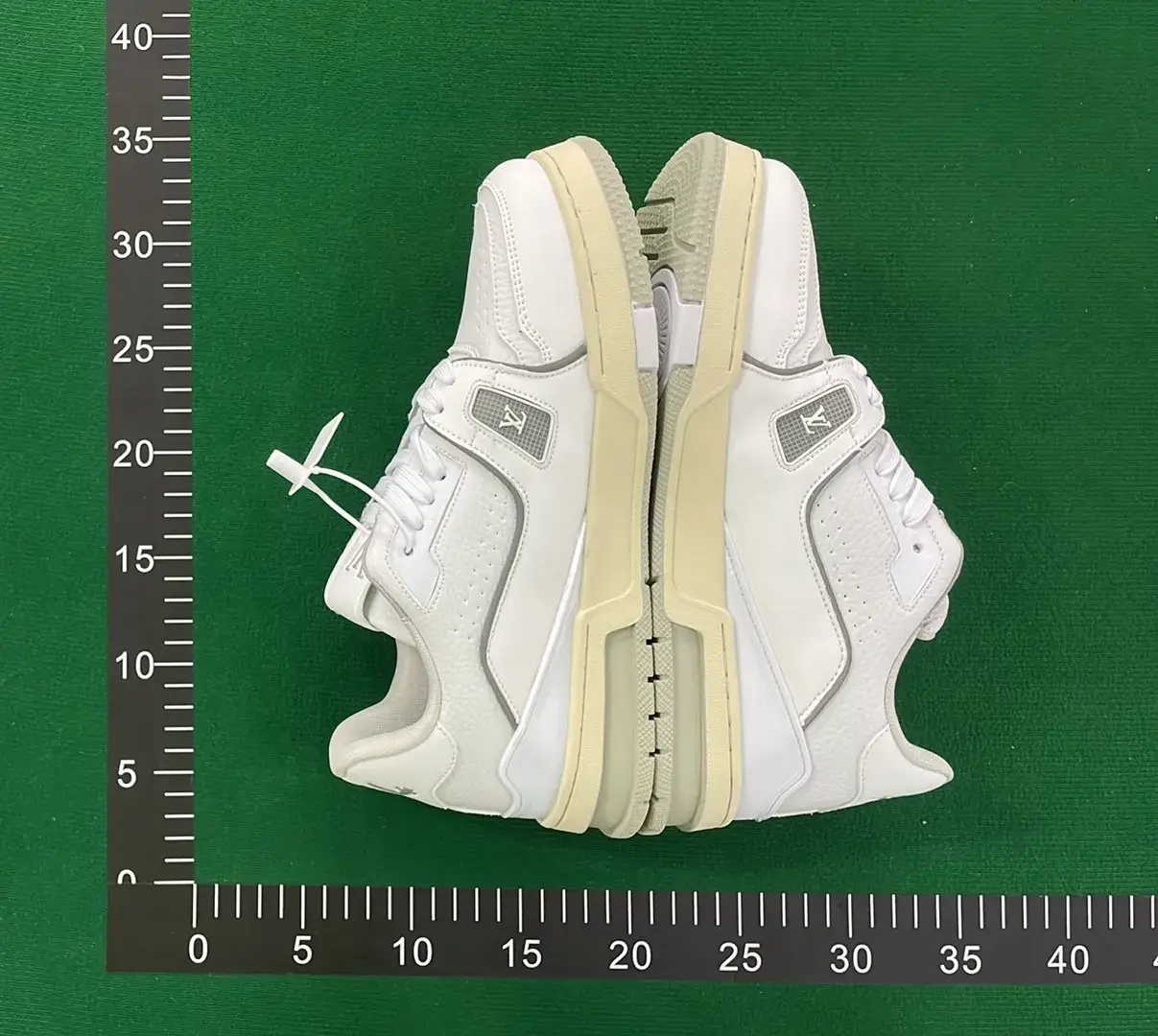 Louis Vuitton Trainer （5+）  in the Best OopBuy Spreadsheet QC photos