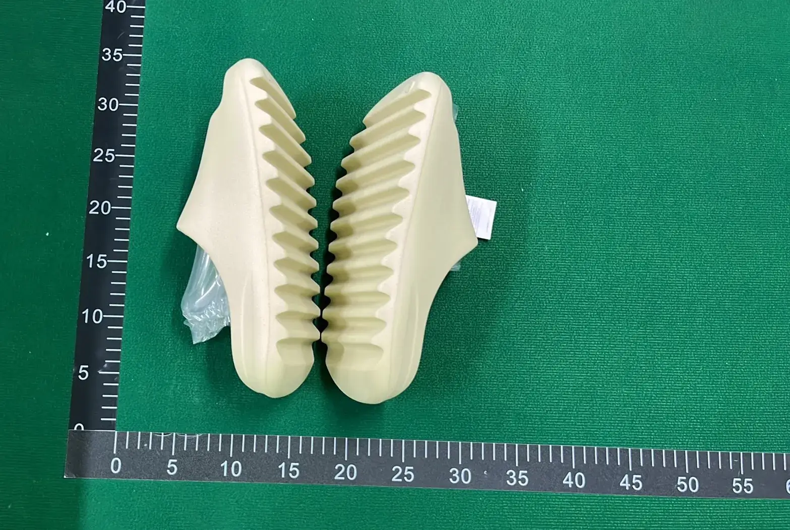 Adidas Originals Yeezy Slide (10+)  in the Best OopBuy Spreadsheet QC photos