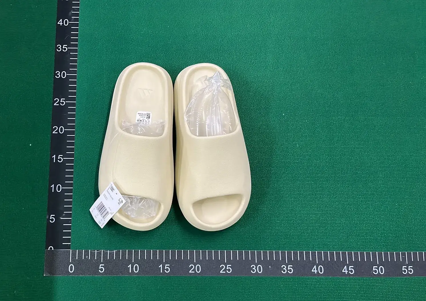 Adidas Originals Yeezy Slide (10+)  in the Best OopBuy Spreadsheet QC photos