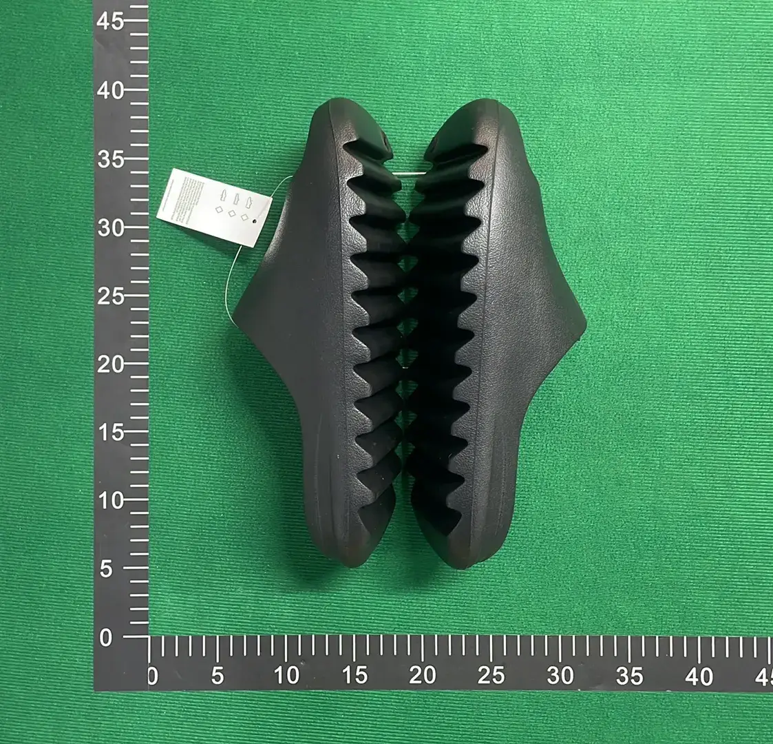Adidas Originals Yeezy Slide (10+)  in the Best OopBuy Spreadsheet QC photos