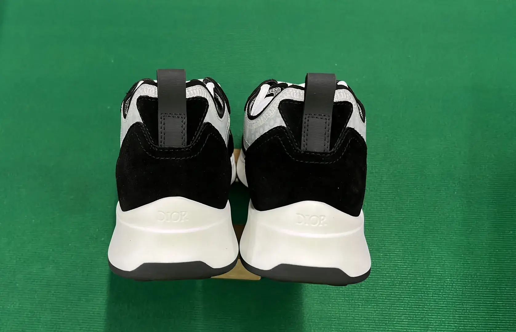 🔥1:1 batch Dior B25 'Dior Oblique - Olive'  in the Best OopBuy Spreadsheet QC photos