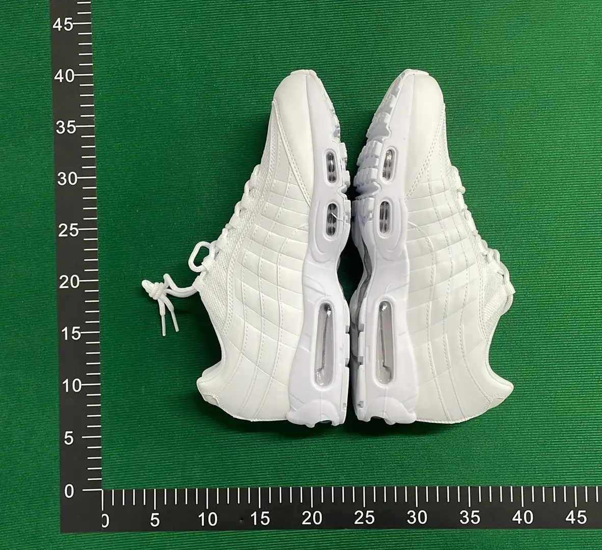 B3D Max95 Retro Minimalist Shock-Absorbing Non-Slip Casual Running Shoes  in the Best OopBuy Spreadsheet QC photos