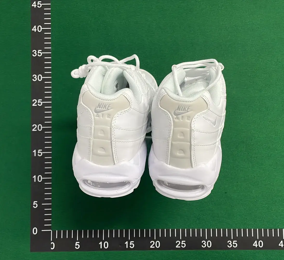 B3D Max95 Retro Minimalist Shock-Absorbing Non-Slip Casual Running Shoes  in the Best OopBuy Spreadsheet QC photos
