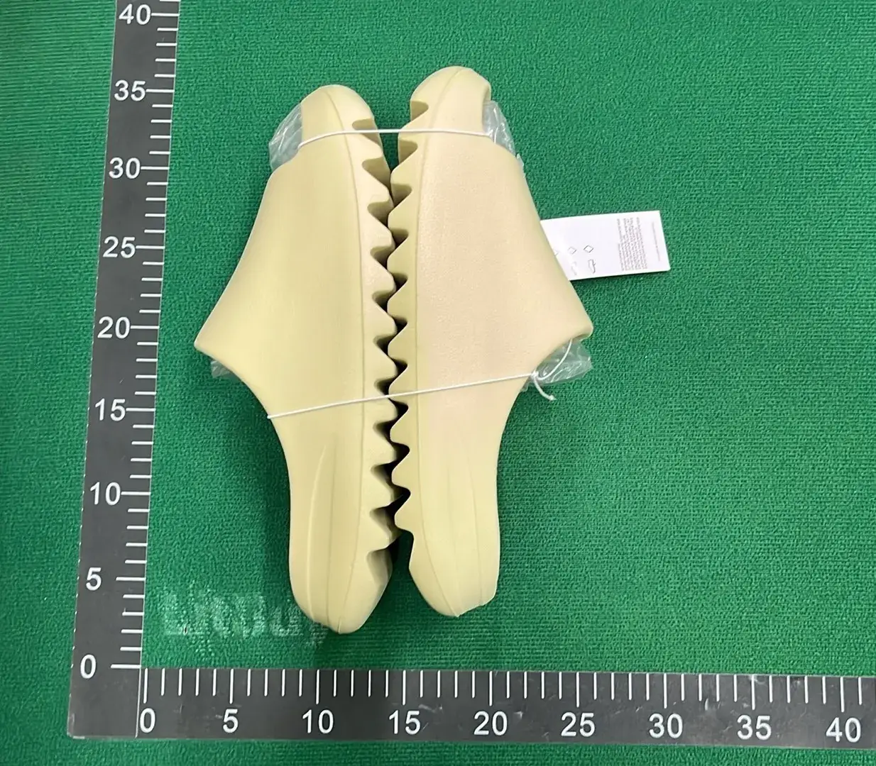 Adidas Originals Yeezy Slide (10+)  in the Best OopBuy Spreadsheet QC photos