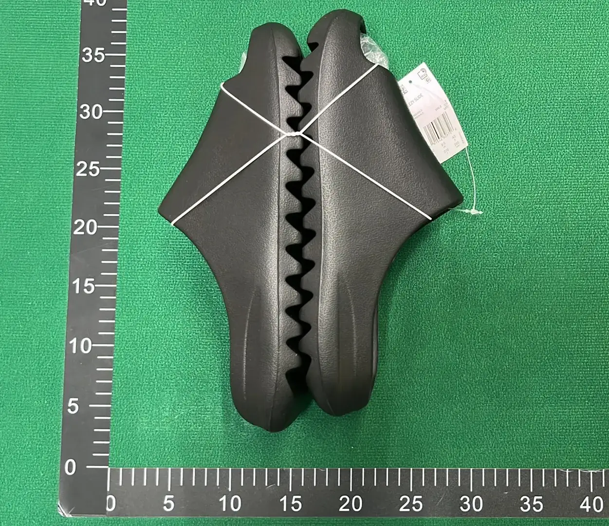 Adidas Originals Yeezy Slide (10+)  in the Best OopBuy Spreadsheet QC photos