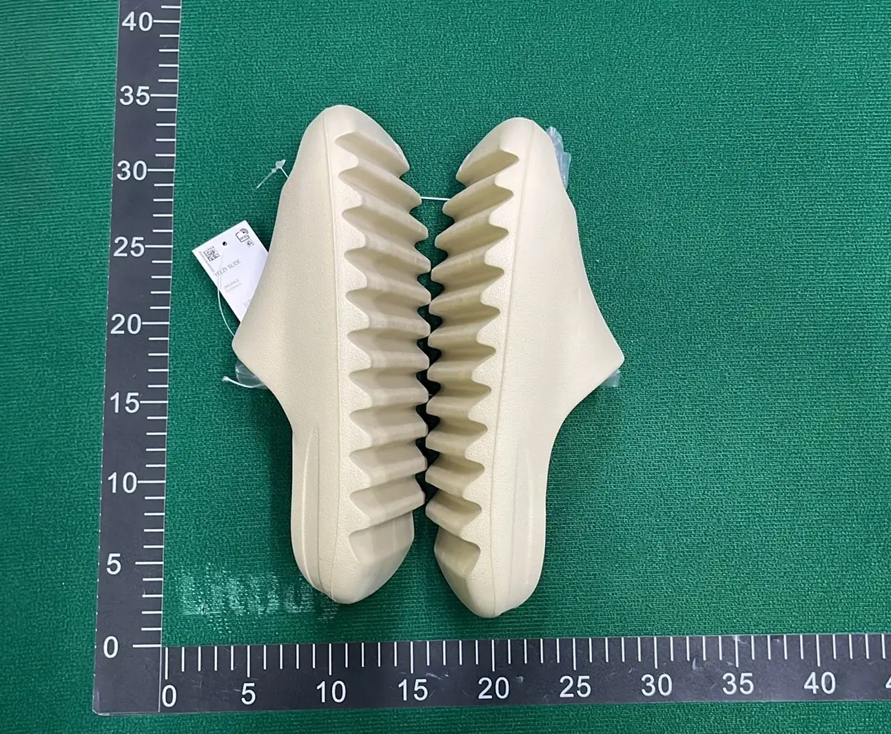 Adidas Originals Yeezy Slide (10+)  in the Best OopBuy Spreadsheet QC photos