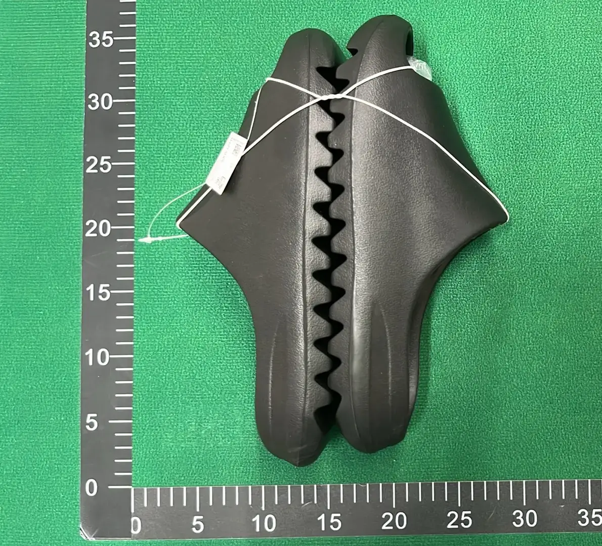 Adidas Originals Yeezy Slide (10+)  in the Best OopBuy Spreadsheet QC photos
