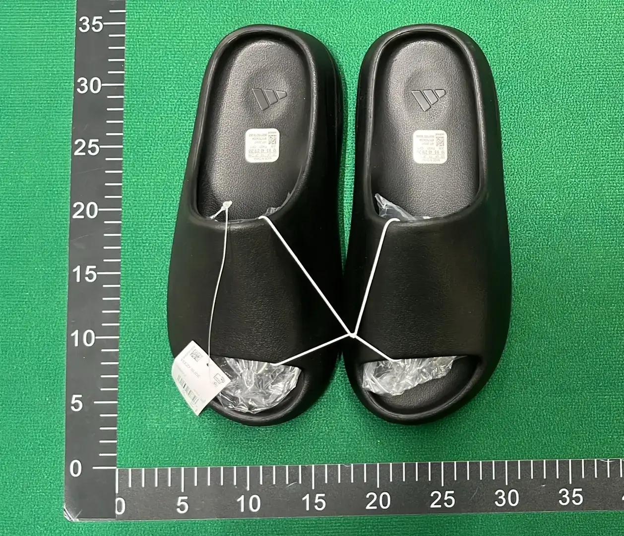 Adidas Originals Yeezy Slide (10+)  in the Best OopBuy Spreadsheet QC photos